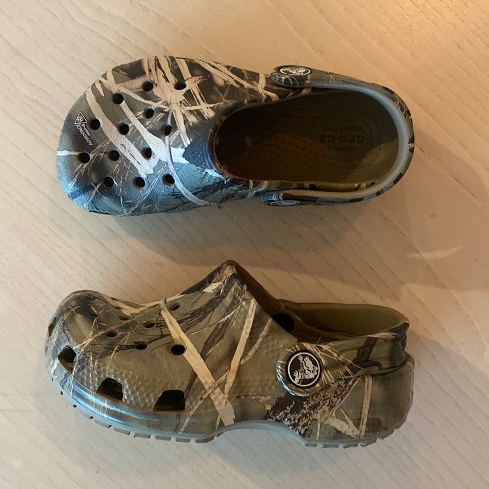 Crocs boys toddler 9 real tree camo